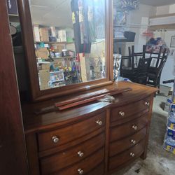 Dresser With Mirror / Peinador/ Cajonera Con Espejo 