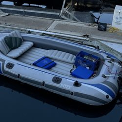 Excursion 5 Person inflatable boat With Newport Trolling motor