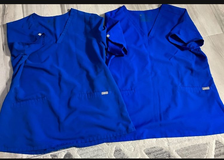 2.Figs Scrubs - top rarge size