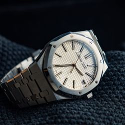 Audemars Piguet Royal Oak Selfwinding “50th Anniversary” – 41mm Silver Dial – Ref. 15510ST.OO.1320ST.03