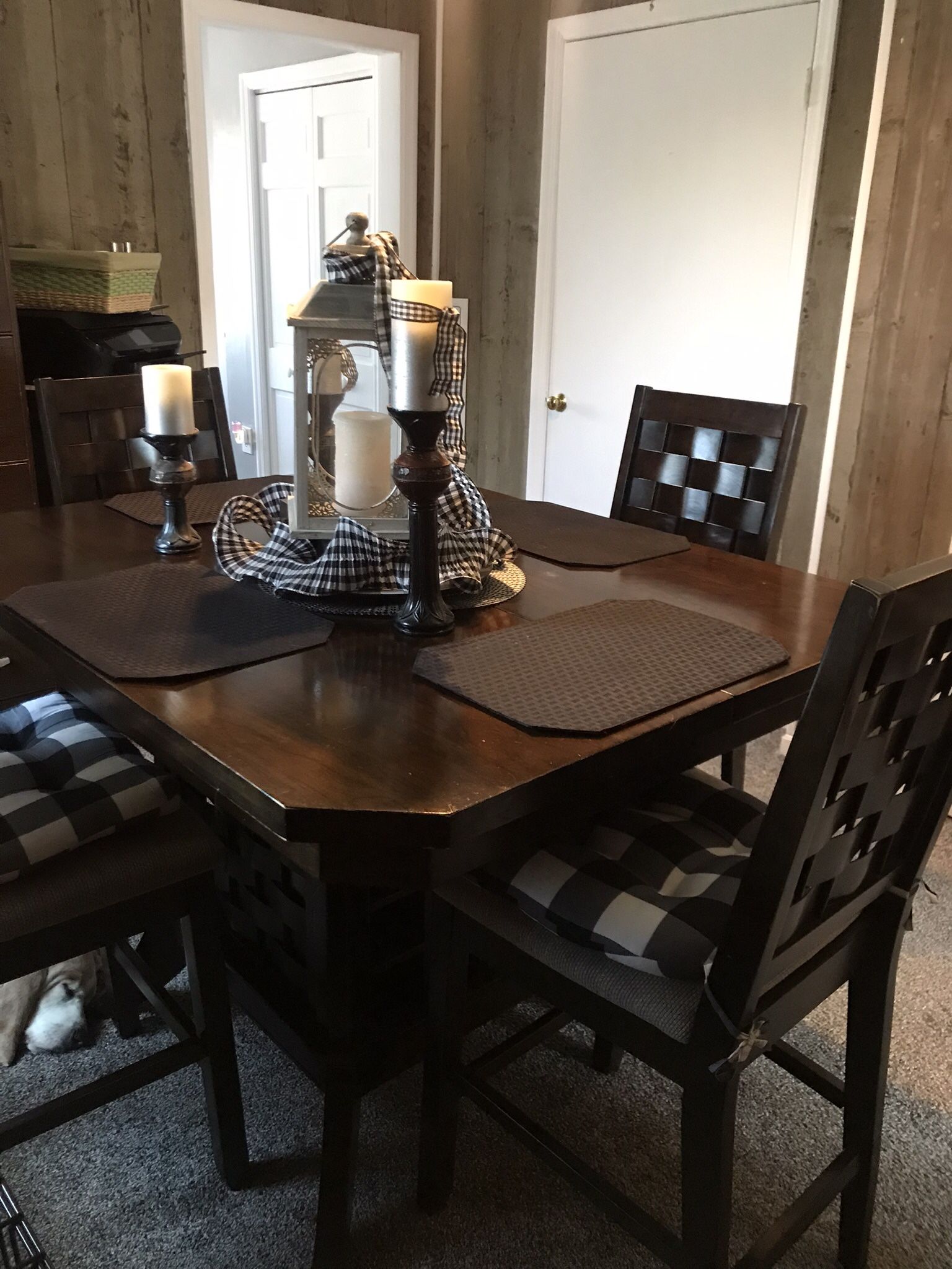 Table/chairs