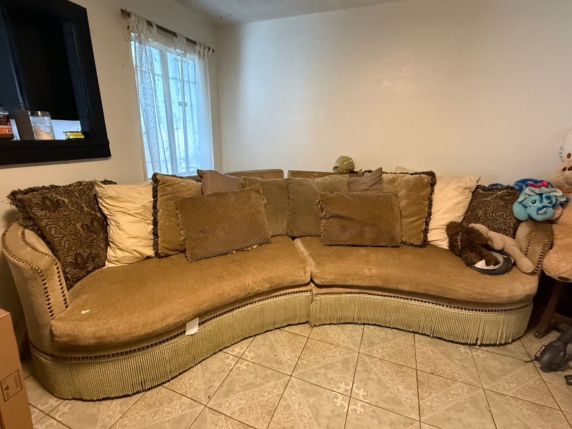 U couch