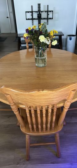 Round Oak Amish Made Dining Set