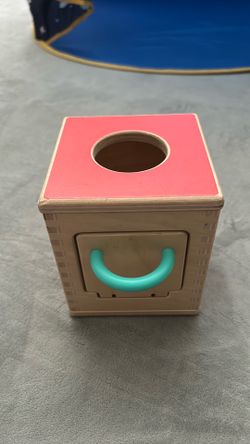 Lovevery hide & find drop box baby toy