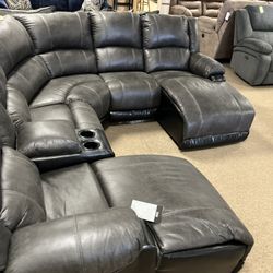 Stunning Reclining Cozy Sectional!