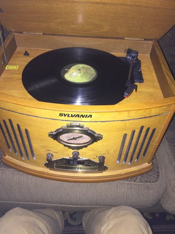 Sylvania record player /cd player/ am-fm radio