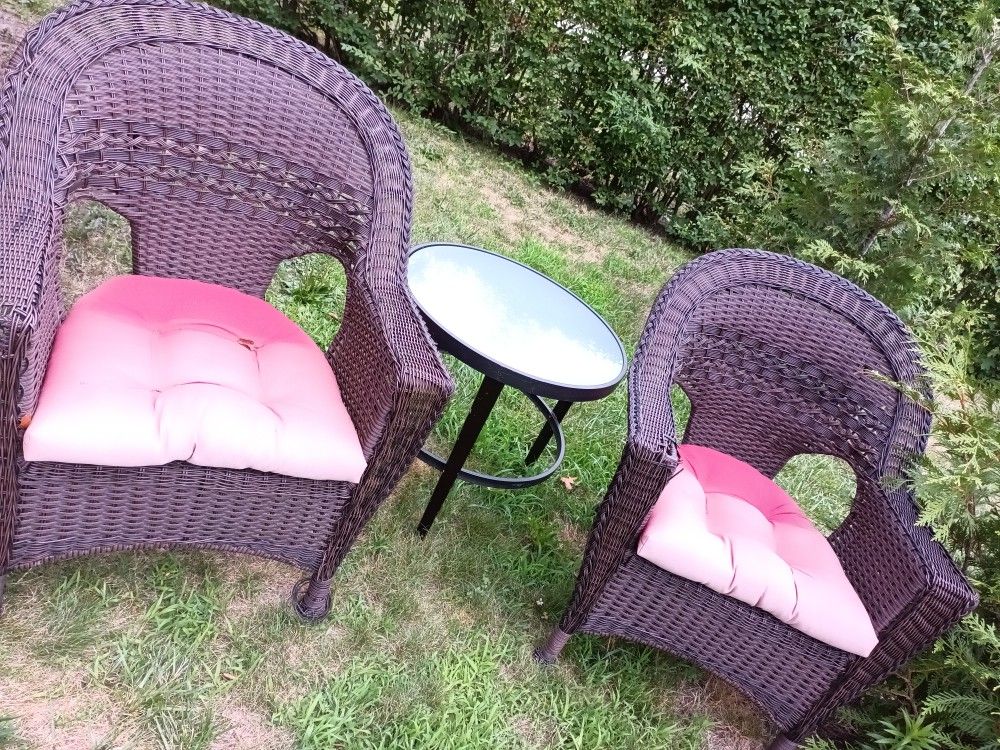 Durable Outdoor Chair Set w Table