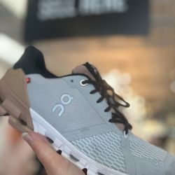 Sneakers, Boots