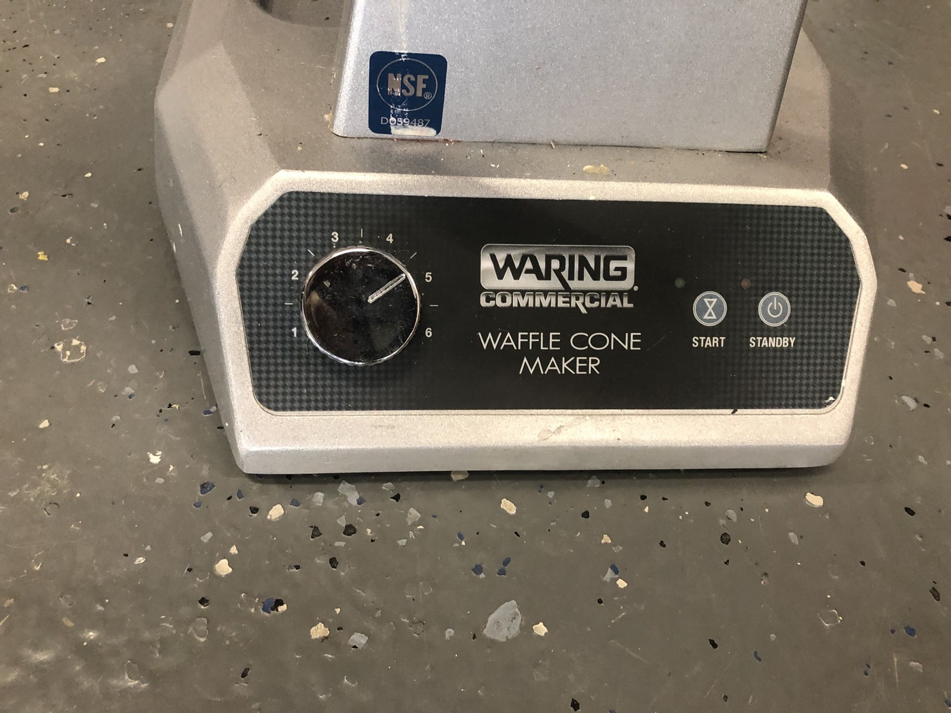 Eating waffle cone maker