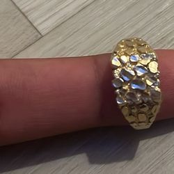 Gold nugget ring 10k 3.2 grams 