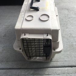 Boots and Barkley Airline Approved Pet carrier for small Dogs & Caps with Dish