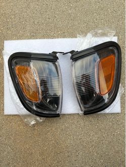 01-04 toyota corner lights