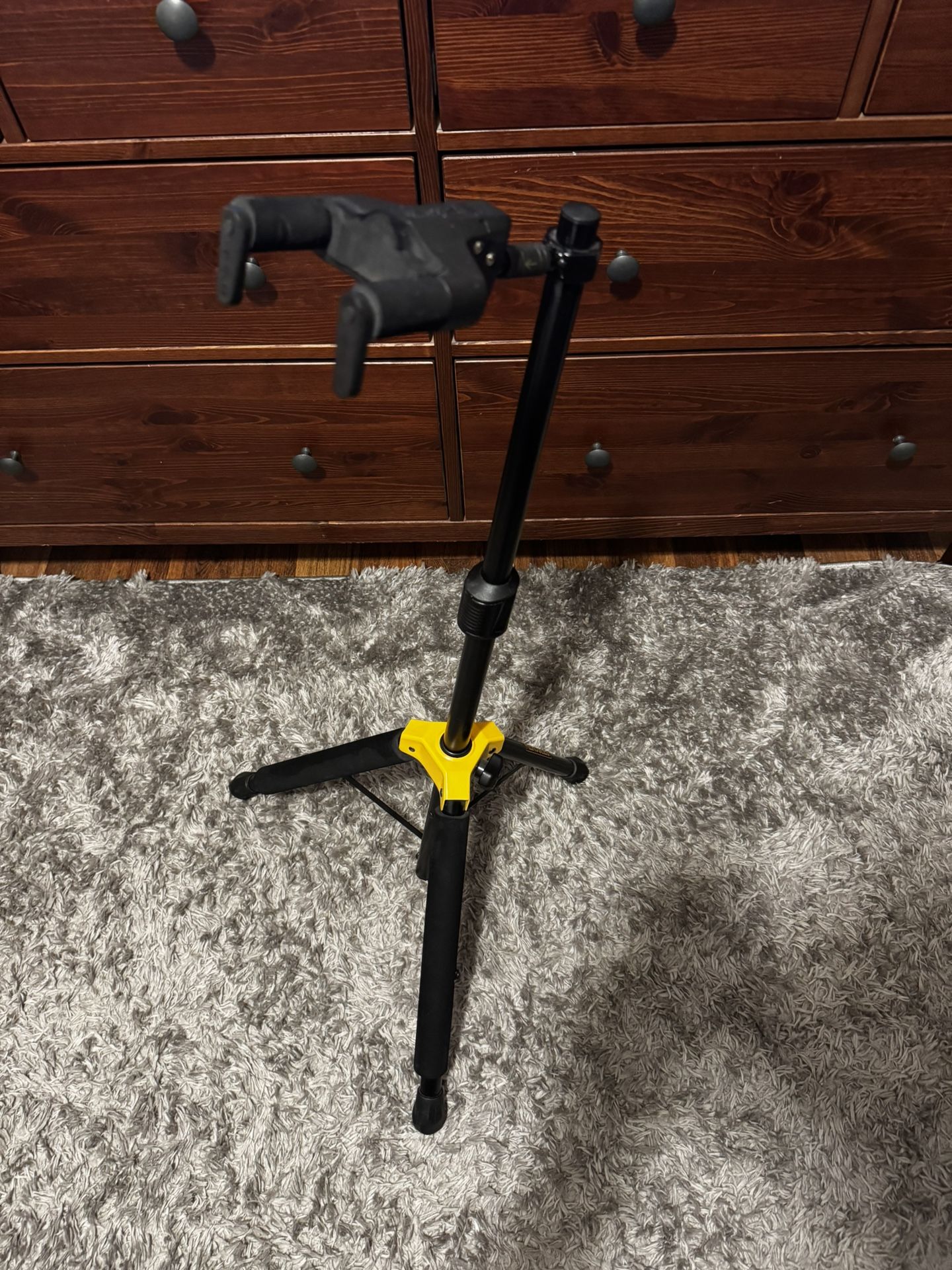 Hercules GS414B Guitar Stand – Excellent Condition
