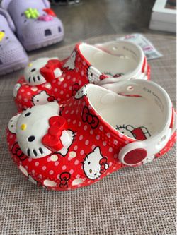 hello kitty crocs