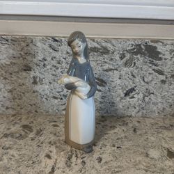 Lladro ‘Girl With Pig’ Figure  7’