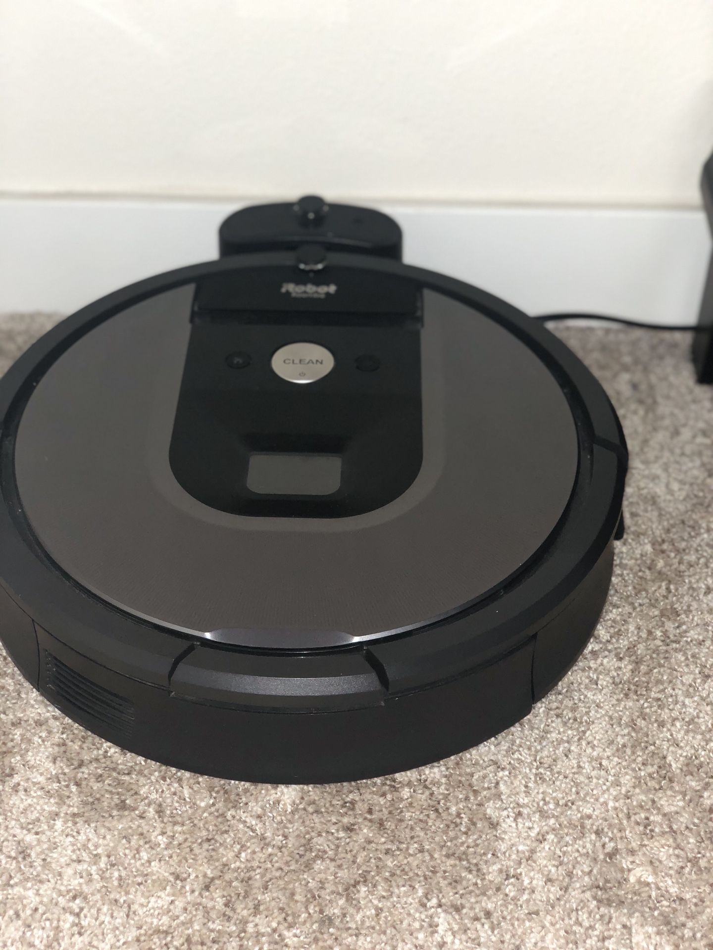Irobot Roomba 960 vacuum cleaning robot