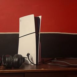 Ps5 slim i controller , comes with headset and everything else 