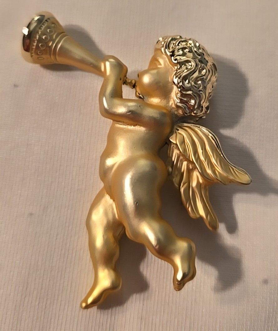 Vtg. Jewelry 2" Large Goldtone Cherub Angel Playing Trumpet Brooch Pin Rare!