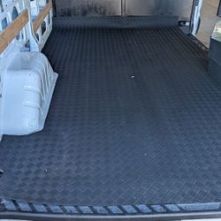 Ford Transit 250 Cargo Matt