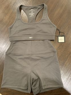 Set active workout clothes and long sleeves button