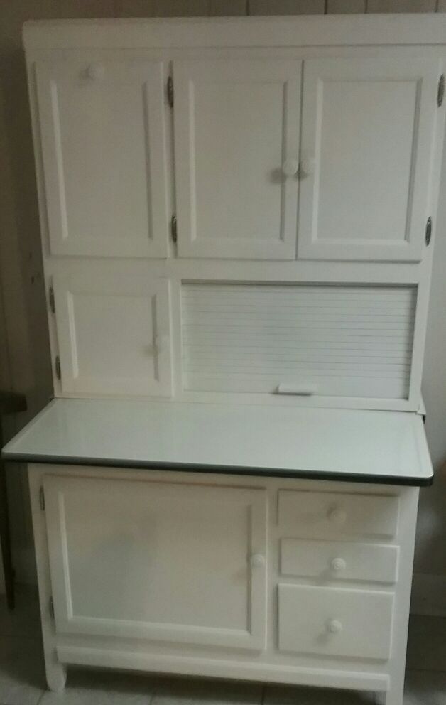 Antique White Hoosier Cabinet With Flour Sifter