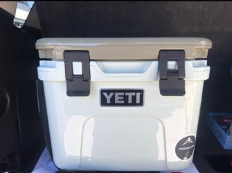 Band new Yeti Roadie 15