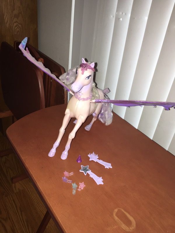 Barbie and the Magic of Pegasus: Brietta the Pegasus with Light-up Crown
