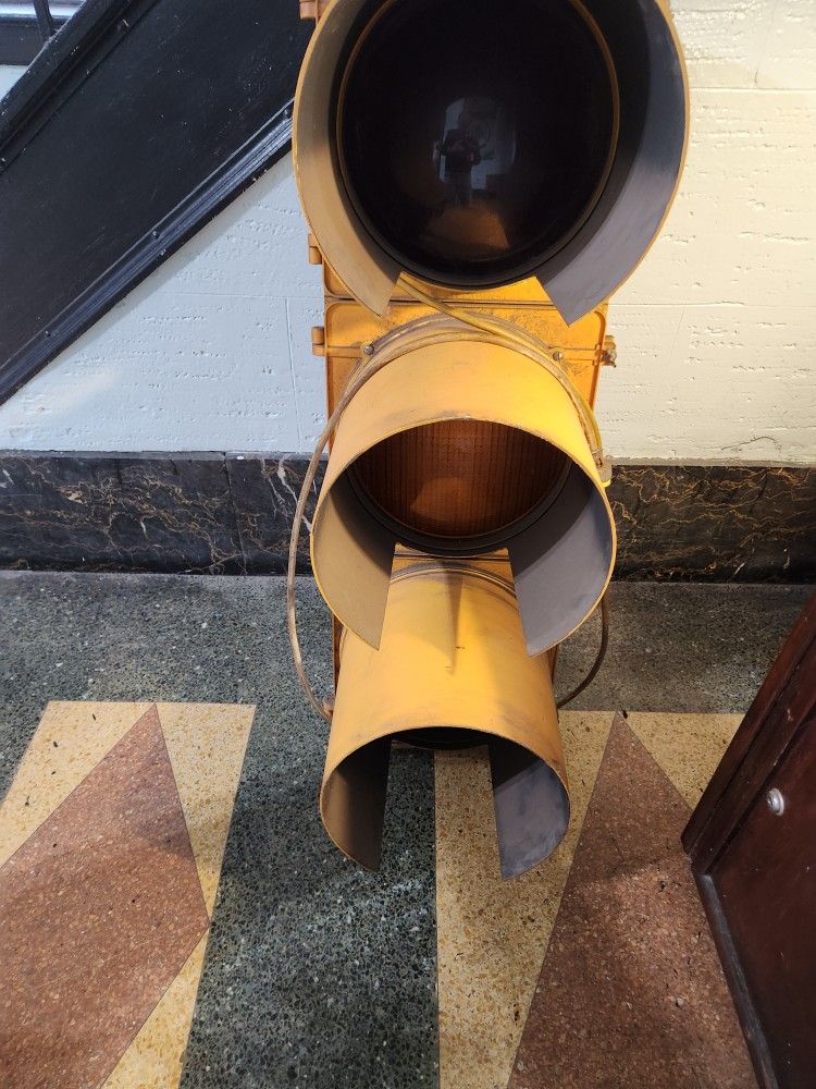 OLD TRAFIC LIGHT