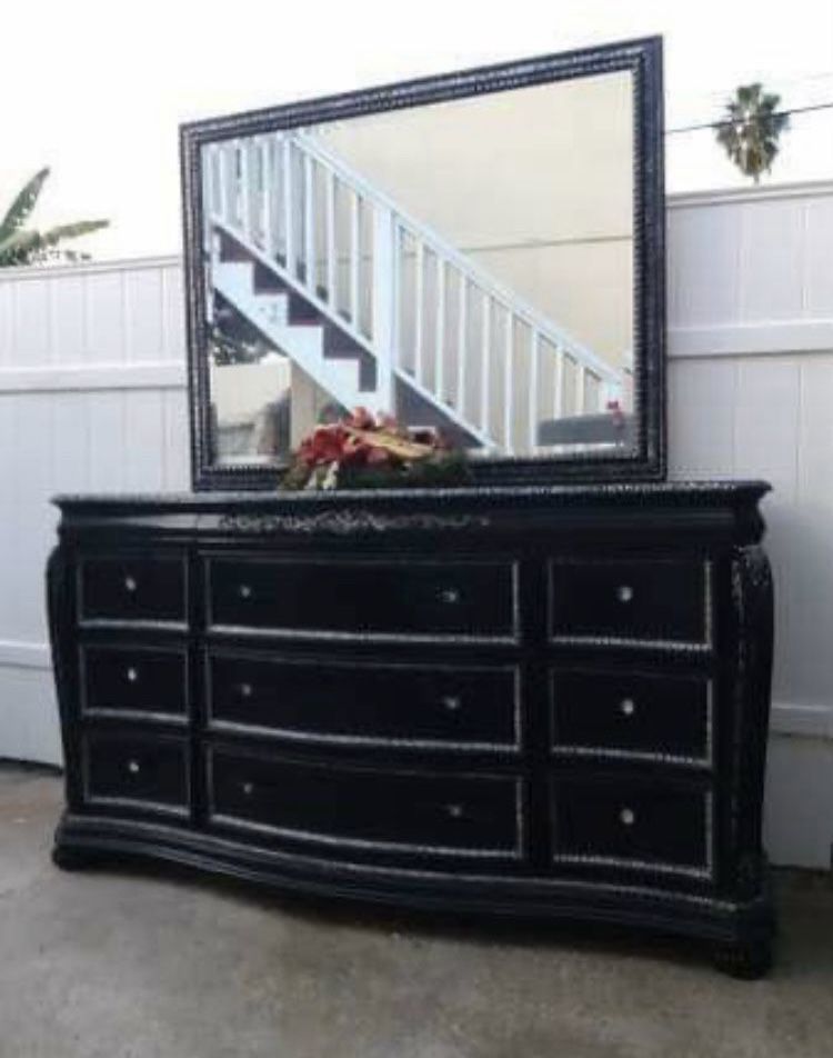 Four Pieces Queen Size Bedroom Set Is Long Dresser,mirror ,nightstand ,bed Frame Brand Cindy Crawford