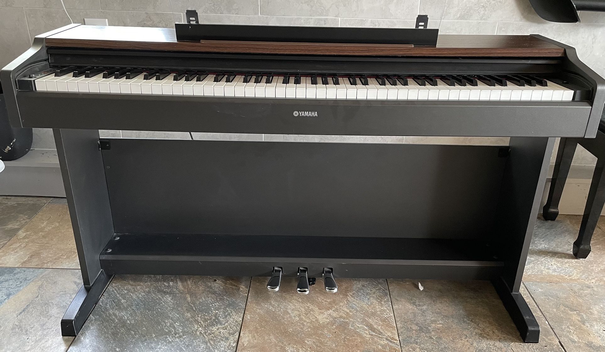 YAMAHA YDP213-88 KEY DIGITAL PIANO
