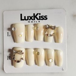 LuxKiss Nails Press-On Nail Set