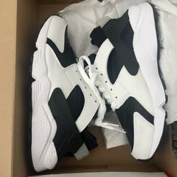 Nike Huaraches Size 5Y