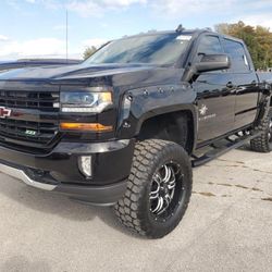 2017 CHEVROLET SILVERADO LT 