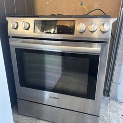 Bosch Slide-In Gas Range 30” – Acero Inoxidable – Like New