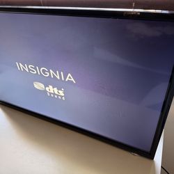 Selling 30” Insignia LED tv