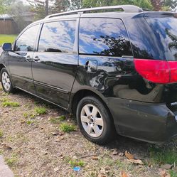 Toyota Sienna LE en venta
