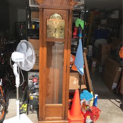 Howard miller vintage grandfather clock 1988 Great For Christmas!