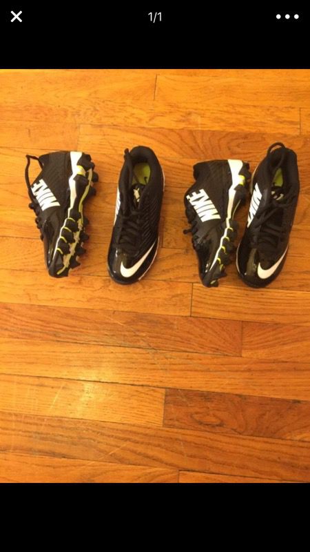 Youth cleats
