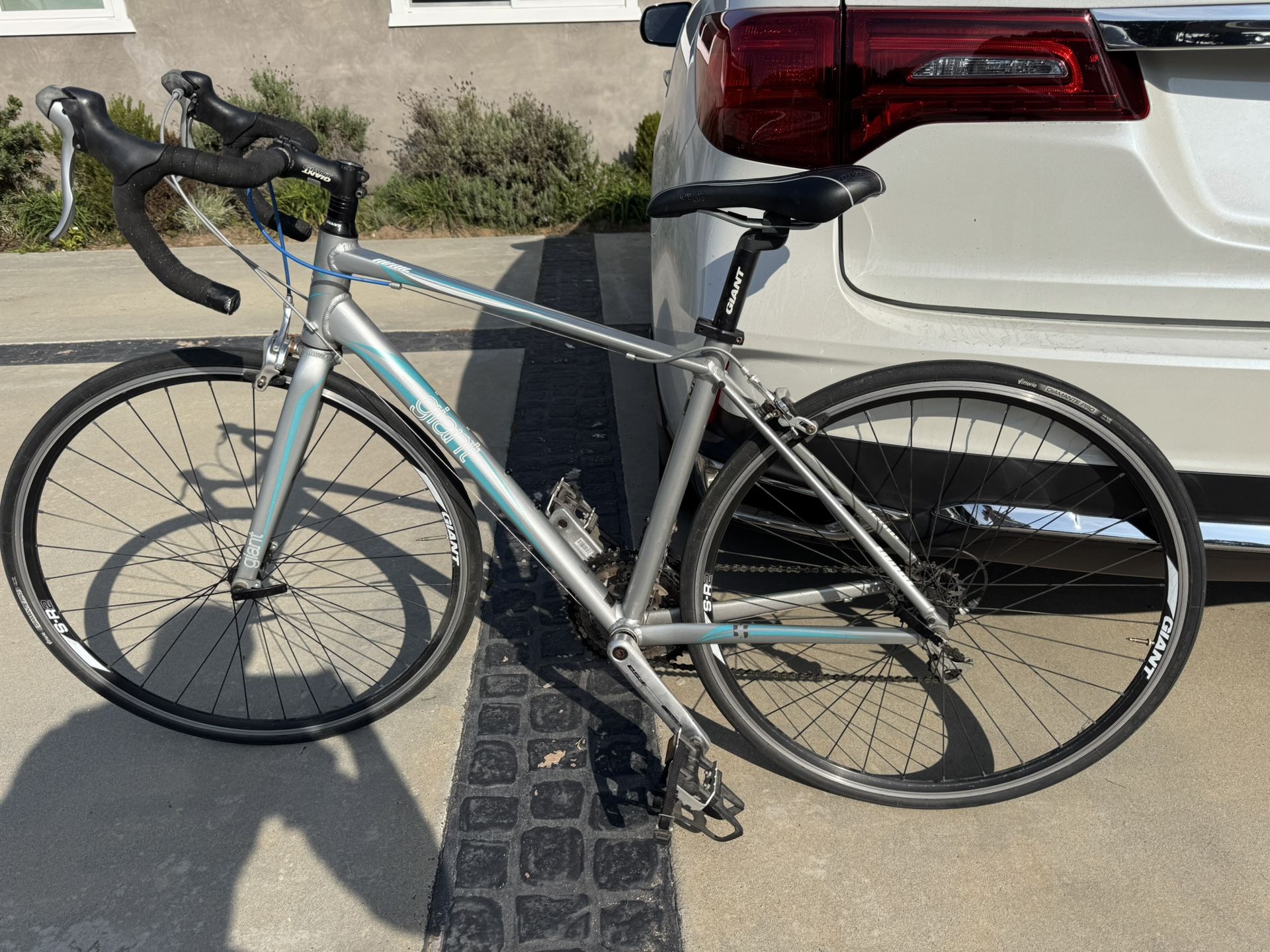 Women’s Road Bike: Giant Avail Size Small