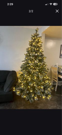 Lighted 7.5 foot Christmas tree