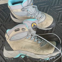 Women’s hiking boots size 7 1/2