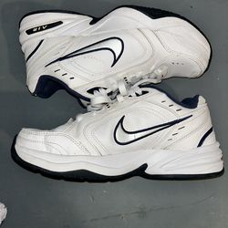 Men’s Nike Monarch IV size 8.5