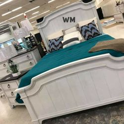 Nashbryn Whitewash Panel Bedroom Set