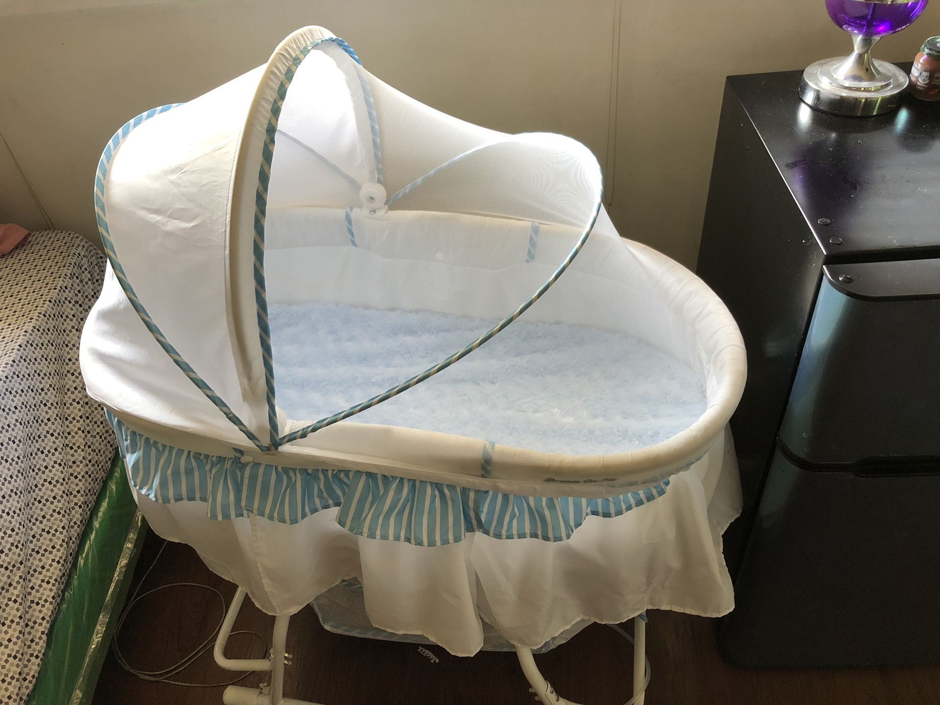 Baby crib for newborn