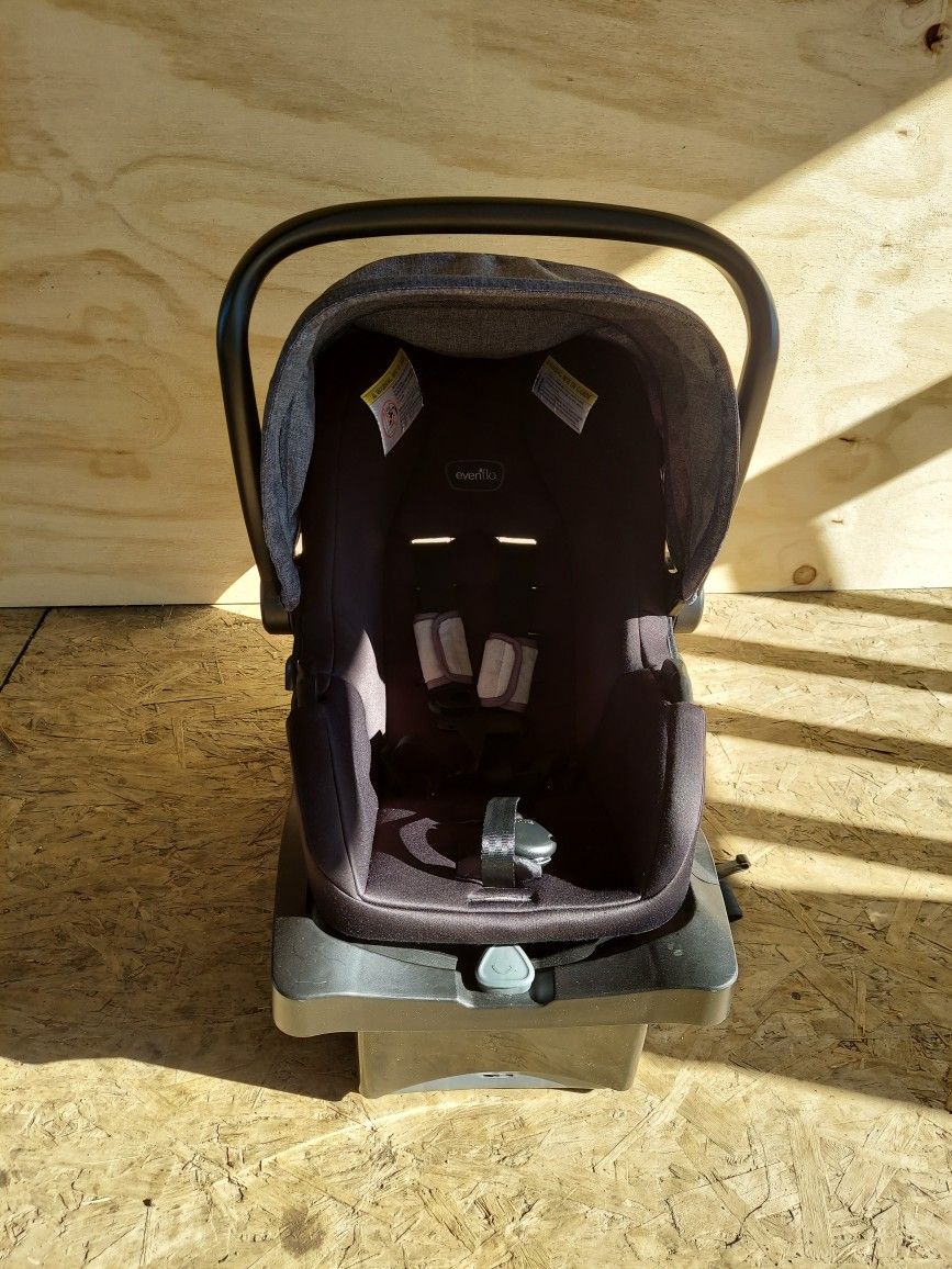 Car Seat And Bassinet 