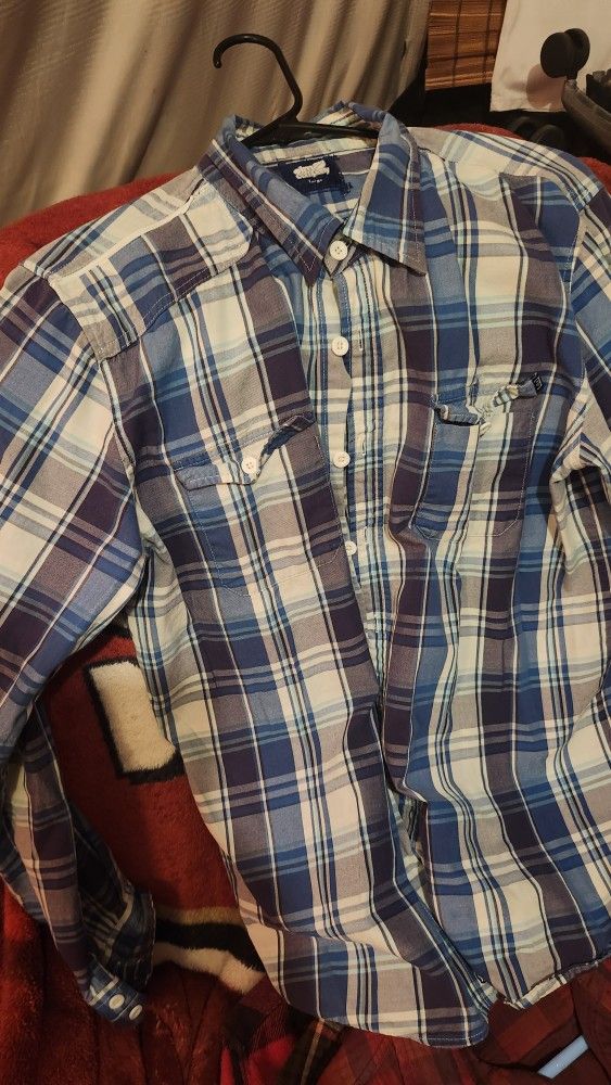 12 Men's Flannel And Plaid Shirts $40