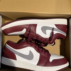 Jordan 1 maroon white Bordeaux