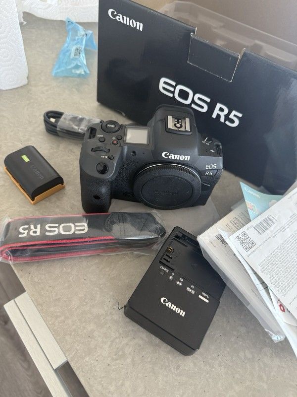 Canon EOS R5 Camera