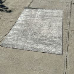 Grey/White Area rug - 5.3 ‘ X 7 ‘