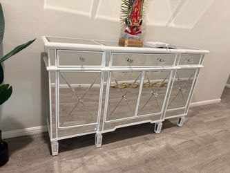 Mirror cabinet